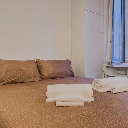 Isola District Milan Apartment-3